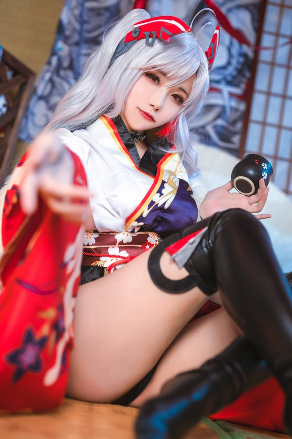 人气Coser@Momoko葵葵 欧根亲王百花缭乱 [20P/163MB]
