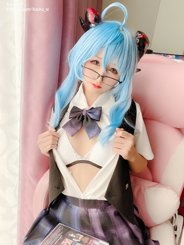 [KuukoW] 甘雨制服 [35P/5V/329MB]