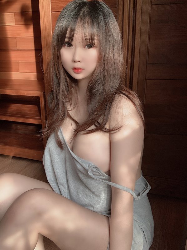 蜜桃臀少女@依酱写真75套合集（持续更新中）