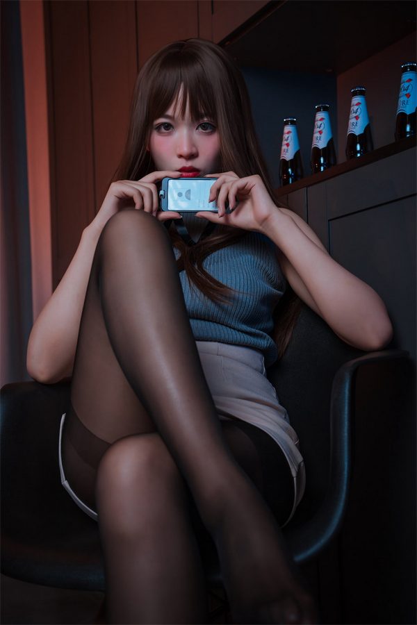 [轩萧学姐] 微醺喝醉了ol [57P/224MB]