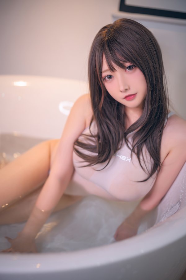 网红Coser@念念_D 白色竞泳 [20P/206MB]