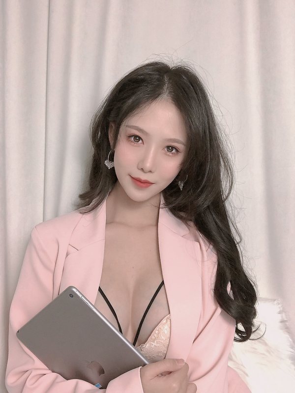 [抖娘-利世] 粉色西装 [26P/178MB]