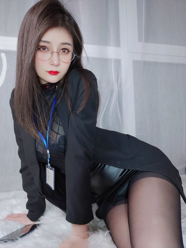 [白银81] 黑丝情趣 [144P/8V/1.22GB]